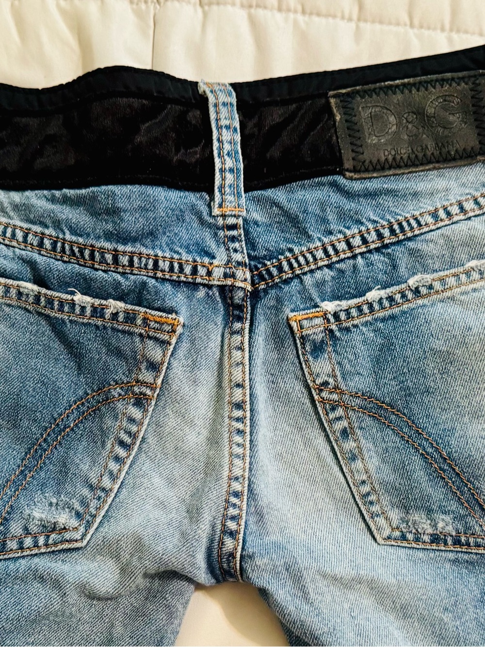 Women , light Blue Washed Denim , 3/4 Jeans.
